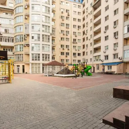 500 м пляж ,центр города